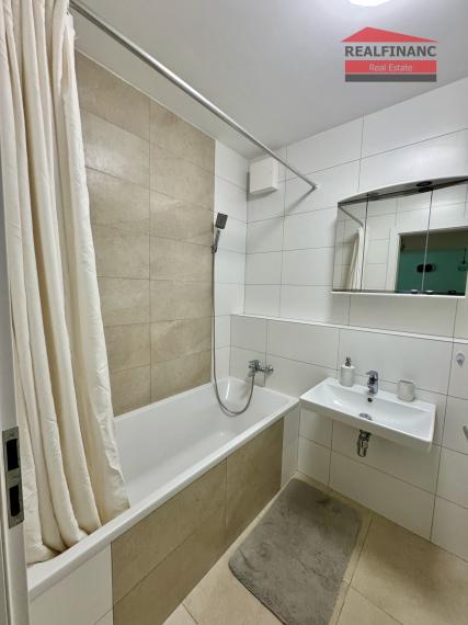 # CITY RESIDENCE # Exkluzívny 2.-izb. kompletne zariadený byt s terasou, 2x šatník, park. miesto, CENTRUM MESTA