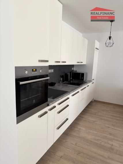 # CITY RESIDENCE # Exkluzívny 2.-izb. kompletne zariadený byt s terasou, 2x šatník, park. miesto, CENTRUM MESTA