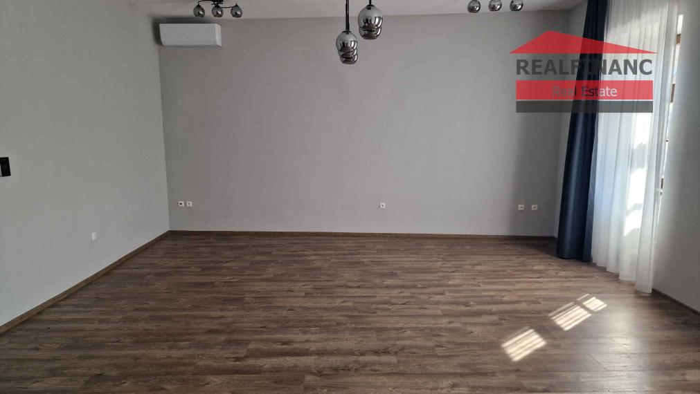 REALFINANC 100% aktuálny – Reprezentatívny moderný priestor v historickom centre mesta Trnava.