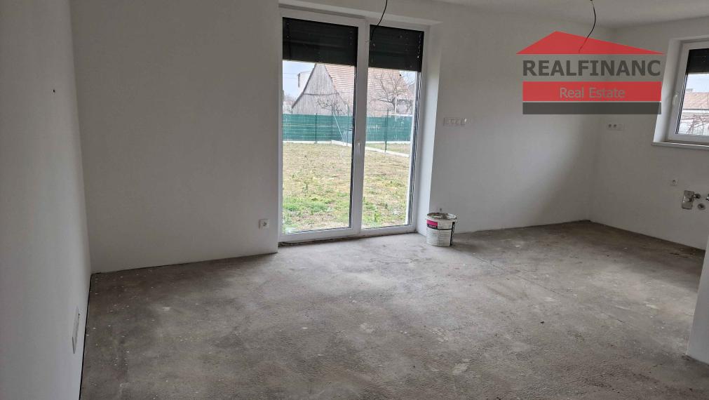 100% aktuálny ! Novostavba 4 izbový Rodinný Dom, 3x parkovacie miesto, pozemok 582 m2, fotovoltaika, Hrnčiarovce nad Parnou !