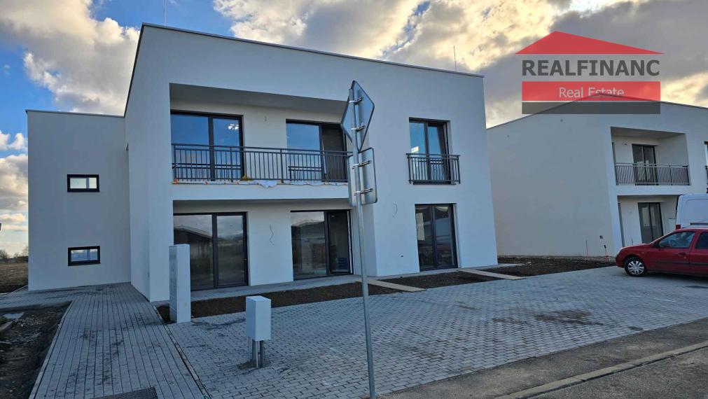 REALFINANC – 100% aktuálny! Novostavba 2 izbový murovaný byt 67,28 m2 + 2x parkovacie miesto !!!