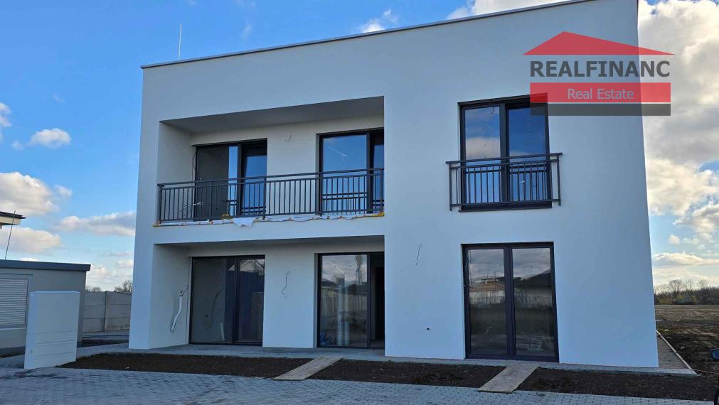 REALFINANC – 100% aktuálny! Novostavba 2 izbový murovaný byt 39,58 m2 + 1 x parkovacie miesto !!!