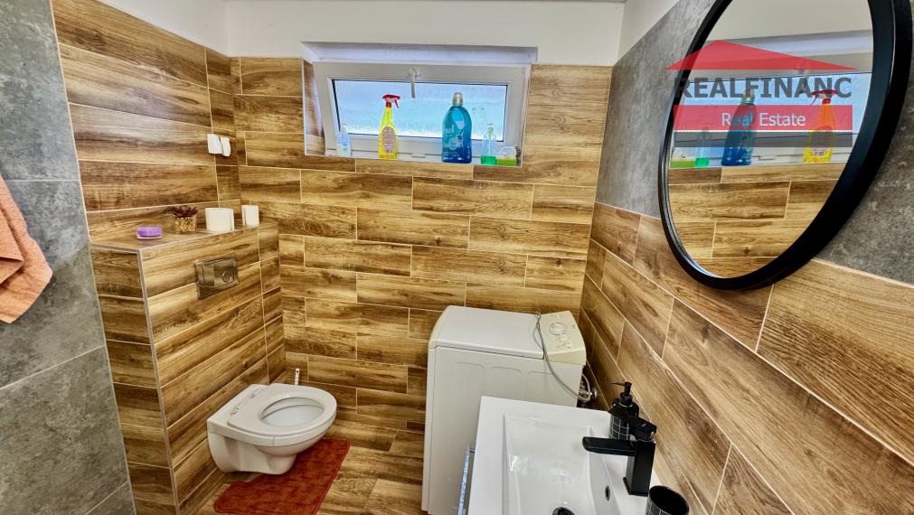 Na predaj zrekonštruovaný a plne vybavený penzión (15 lôžok) v malebnej obci Smolenice.