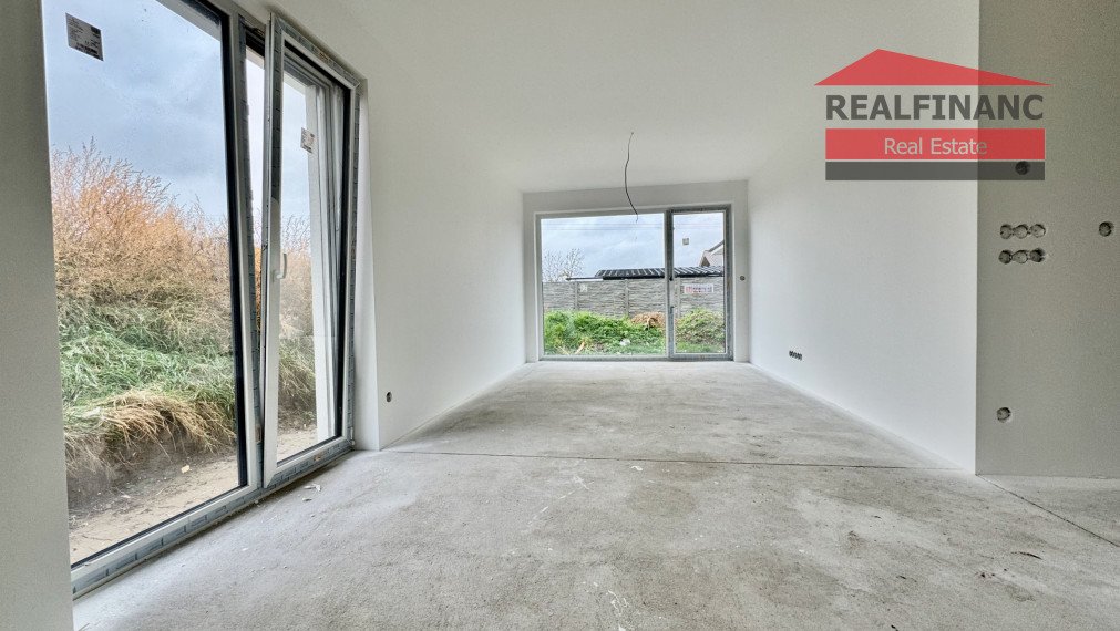 Na predaj NOVOSTAVBA 4.-izb. RD (v radovej zástavbe), hliníkové žalúzie, 2x park. miesto, 218m2 záhrada, obec Dolná Krupá