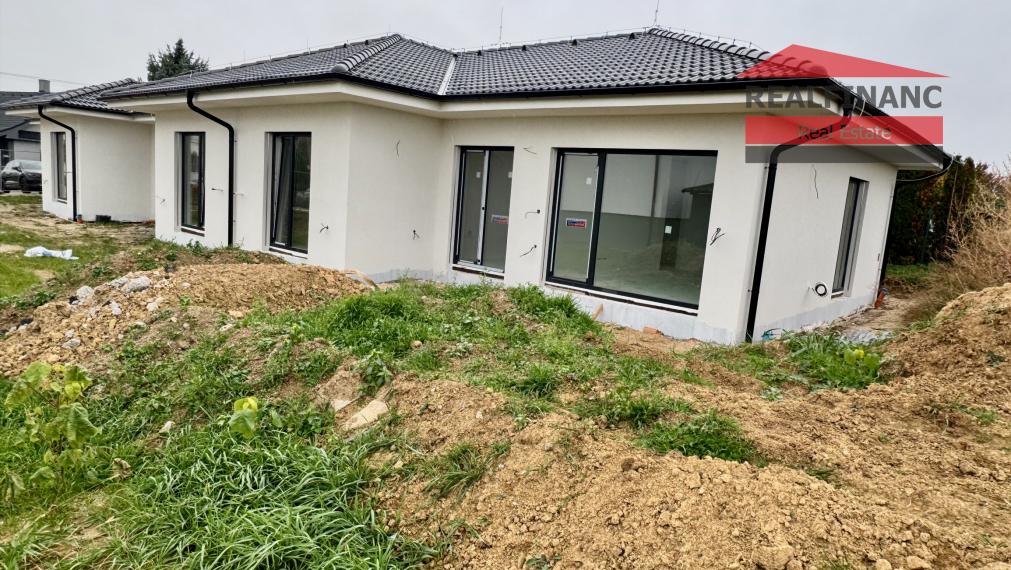 Na predaj NOVOSTAVBA 4.-izb. RD (v radovej zástavbe), hliníkové žalúzie, 2x park. miesto, 140m2 záhrada, obec Dolná Krupá