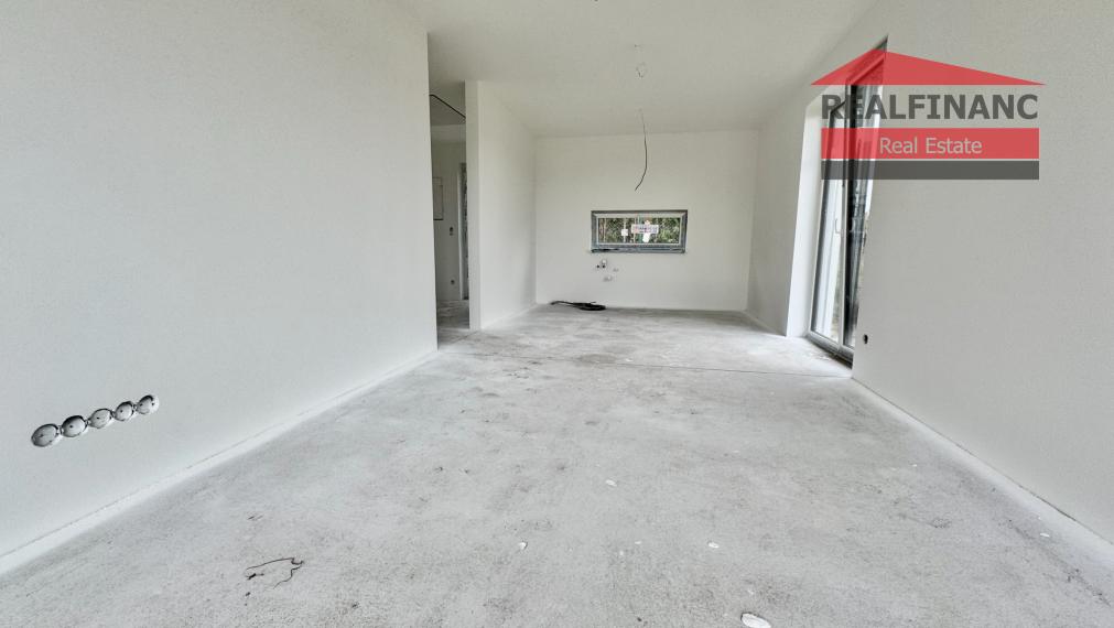 Na predaj NOVOSTAVBA 4.-izb. RD (v radovej zástavbe), hliníkové žalúzie, 2x park. miesto, 140m2 záhrada, obec Dolná Krupá