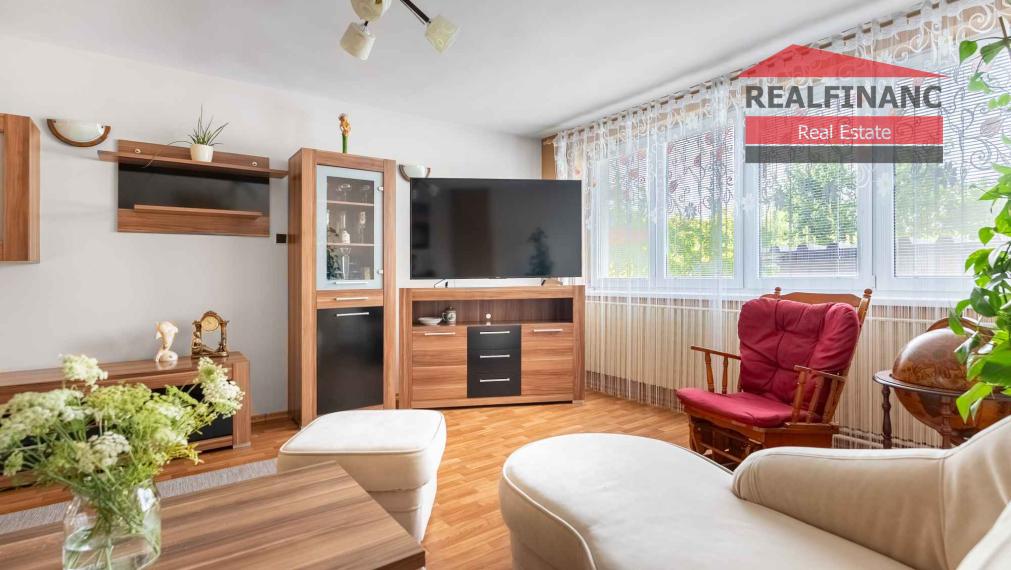 REALFINANC – 100% aktuálny! 35 ročný - 5 izbový rodinný dom s garážou, pozemok 692 m2, Opoj !