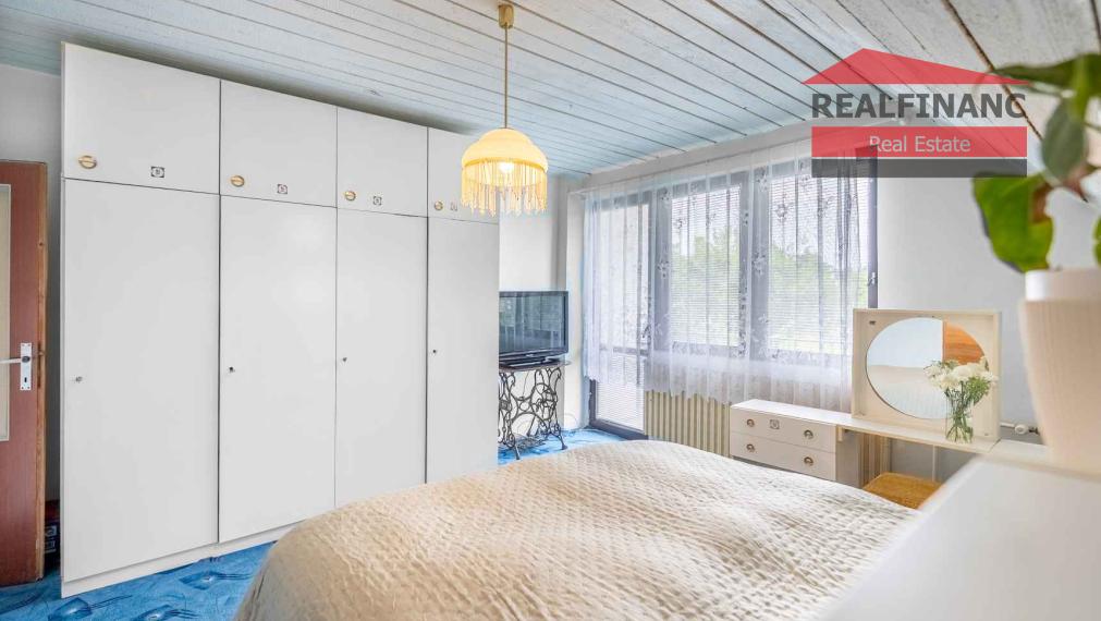 REALFINANC – 100% aktuálny! 35 ročný - 5 izbový rodinný dom s garážou, pozemok 692 m2, Opoj !