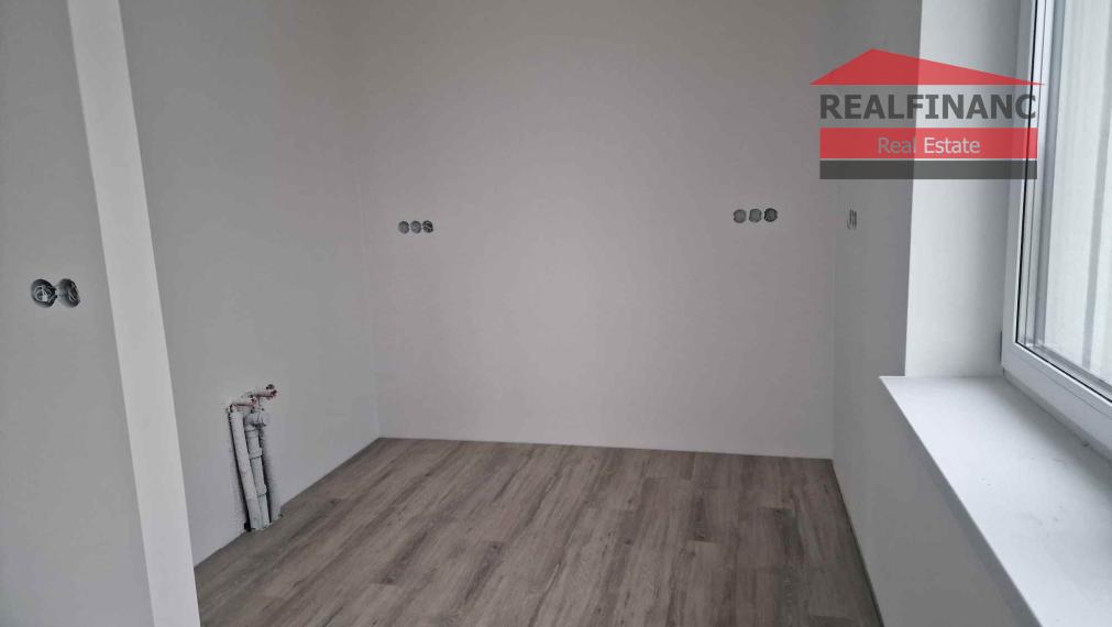 REALFINANC – 100% aktuálny! Novostavba 2 izbový murovaný byt 67,28 m2 v štandarte s kuchynskou linkou !