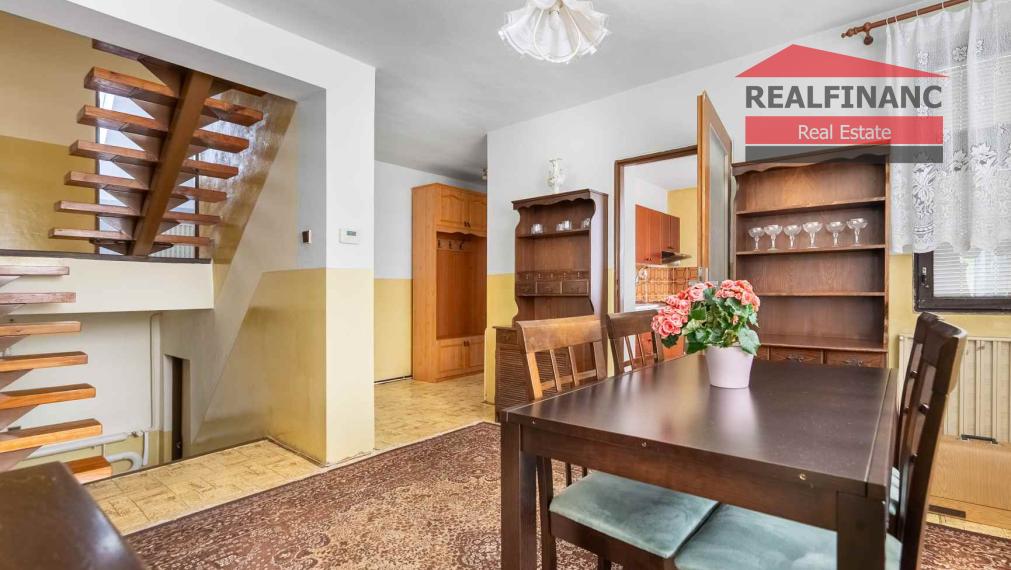 REALFINANC – 100% aktuálny! 35 ročný - 5 izbový rodinný dom s garážou, pozemok 692 m2, Opoj !