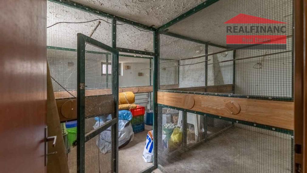 REALFINANC – 100% aktuálny! 35 ročný - 5 izbový rodinný dom s garážou, pozemok 692 m2, Opoj !