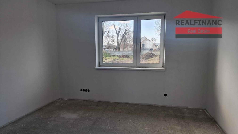 REALFINANC – 100% aktuálny! Novostavba 4 izbový tehlový rodinný dom byt 122 m2 + 3 x parkovacie miesto!