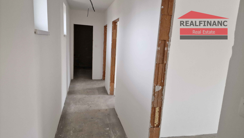 100% aktuálny ! Novostavba 4 izbový Rodinný Dom, 3x parkovacie miesto, pozemok 304 m2, fotovoltaika, Hrnčiarovce nad Parnou !