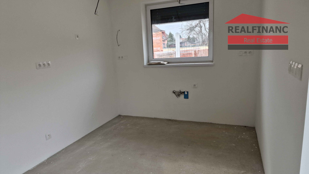 100% aktuálny ! Novostavba 4 izbový Rodinný Dom, 3x parkovacie miesto, pozemok 304 m2, fotovoltaika, Hrnčiarovce nad Parnou !