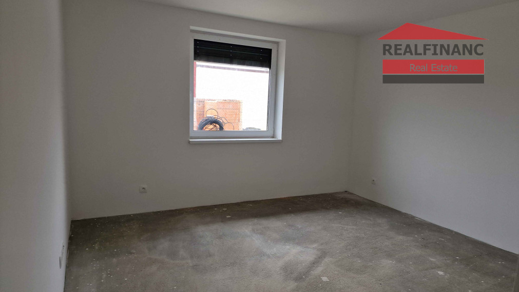 100% aktuálny ! Novostavba 4 izbový Rodinný Dom, 3x parkovacie miesto, pozemok 582 m2, fotovoltaika, Hrnčiarovce nad Parnou !