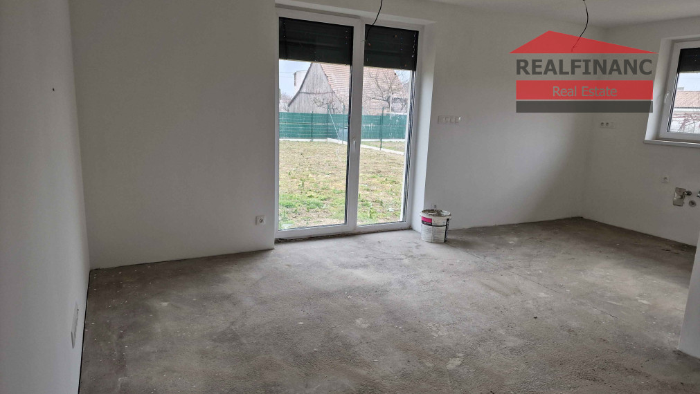 100% aktuálny ! Novostavba 4 izbový Rodinný Dom, 3x parkovacie miesto, pozemok 582 m2, fotovoltaika, Hrnčiarovce nad Parnou !