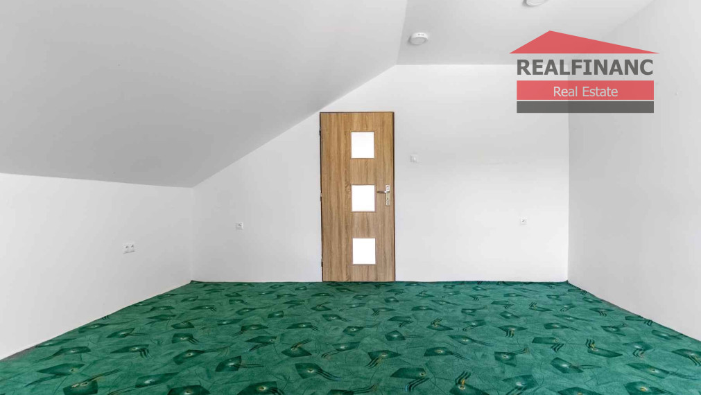 REALFINANC – 100% aktuálny! 35 ročný - 5 izbový rodinný dom s garážou, pozemok 692 m2, Opoj !