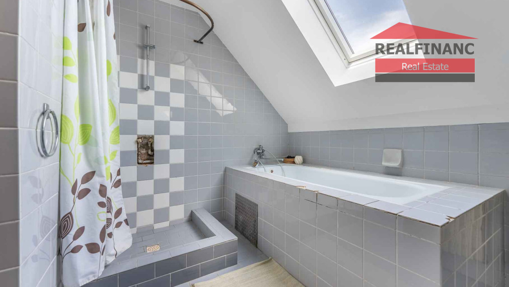 REALFINANC – 100% aktuálny! 35 ročný - 5 izbový rodinný dom s garážou, pozemok 692 m2, Opoj !