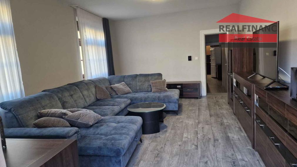 REALFINANC 100% aktuálny – Reprezentatívny moderný 1 izbový byt 63 m2 + terasa 20 m2 v historickom centre mesta Trnava.