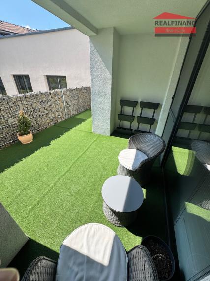 # CITY RESIDENCE # Exkluzívny 2.-izb. kompletne zariadený byt s terasou, 2x šatník, CENTRUM MESTA