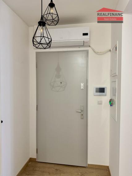 # CITY RESIDENCE # Exkluzívny 2.-izb. kompletne zariadený byt s terasou, 2x šatník, CENTRUM MESTA