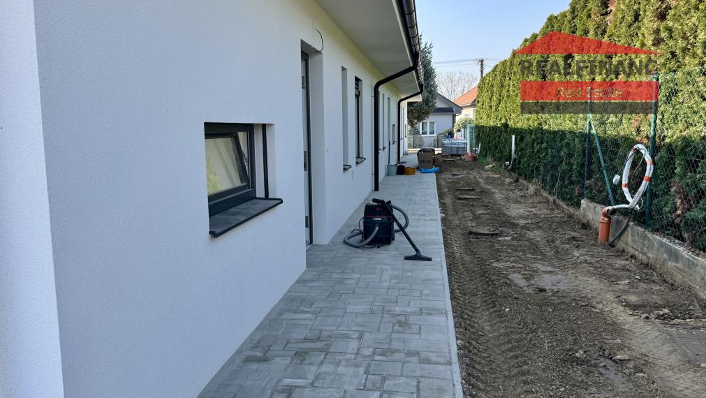 DOKONČENIE PODĽA VL. VÝBERU DO ŠTANDARDU V CENE!! NOVOSTAVBA 4.-izb. RD, hliníkové žalúzie, 2x park. miesto, obec Dolná Krupá