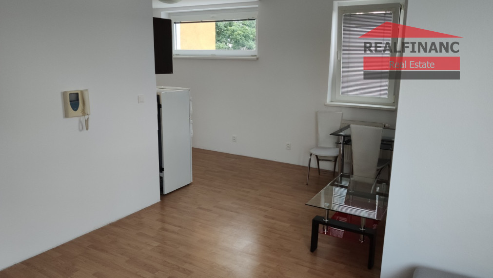 Prenájom 1 izb. byt s parkovacím miestom T.Vansovej 4/A