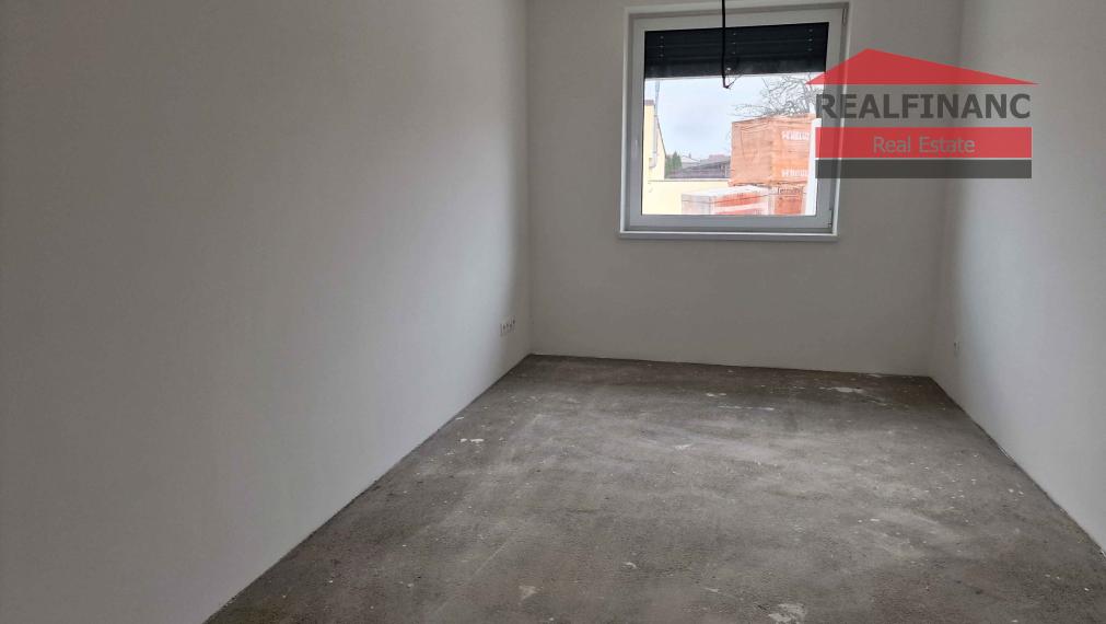 100% aktuálny ! Novostavba 4 izbový Rodinný Dom, 3x parkovacie miesto, pozemok 304 m2, fotovoltaika, Hrnčiarovce nad Parnou !