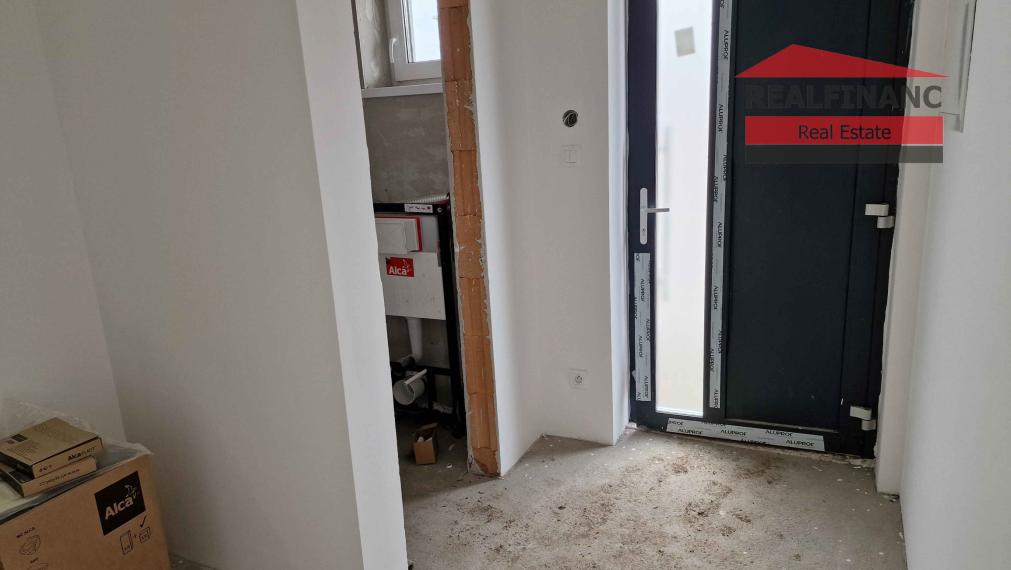 100% aktuálny ! Novostavba 4 izbový Rodinný Dom, 3x parkovacie miesto, pozemok 304 m2, fotovoltaika, Hrnčiarovce nad Parnou !