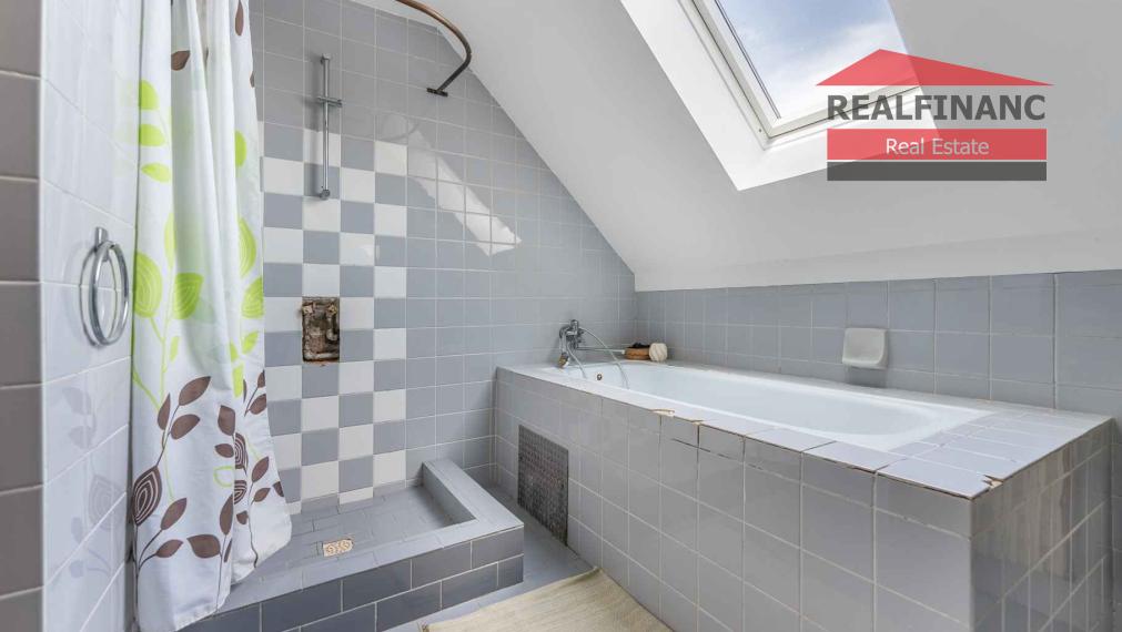 REALFINANC – 100% aktuálny! 35 ročný - 5 izbový rodinný dom s garážou, pozemok 692 m2, Opoj !