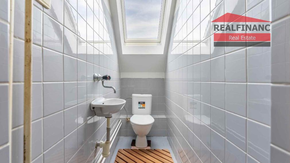 REALFINANC – 100% aktuálny! 35 ročný - 5 izbový rodinný dom s garážou, pozemok 692 m2, Opoj !