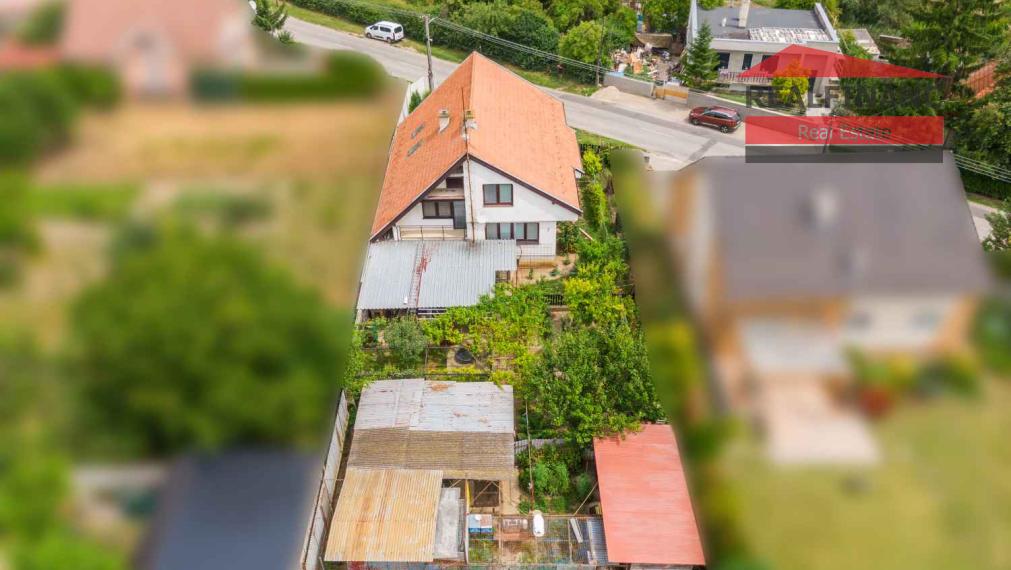 REALFINANC – 100% aktuálny! 35 ročný - 5 izbový rodinný dom s garážou, pozemok 692 m2, Opoj !