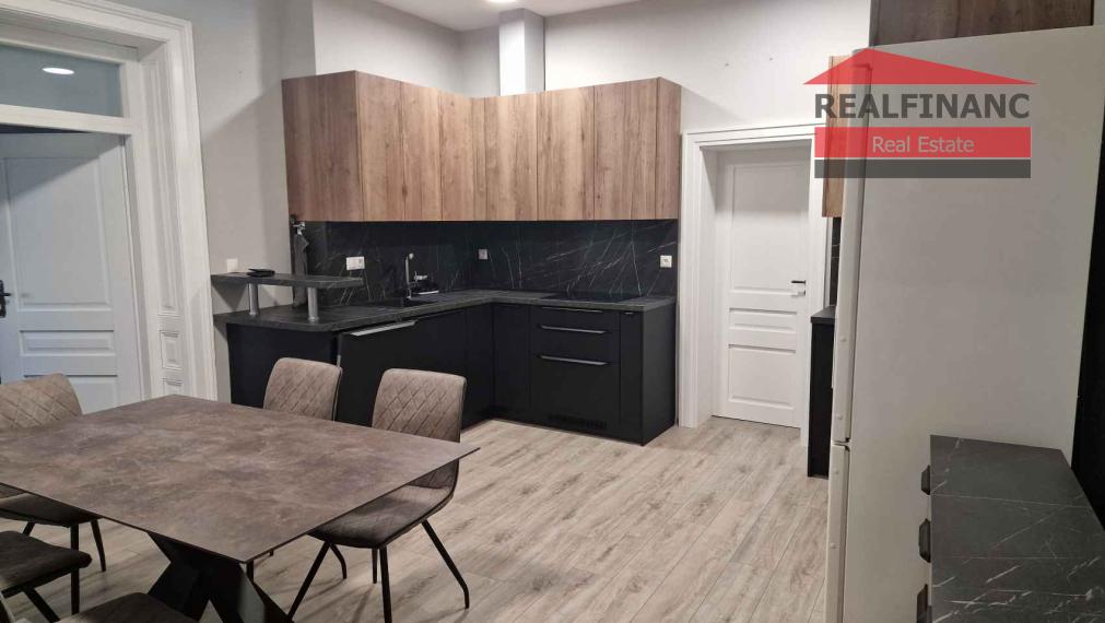 REALFINANC 100% aktuálny – Reprezentatívny moderný priestor v historickom centre mesta Trnava.