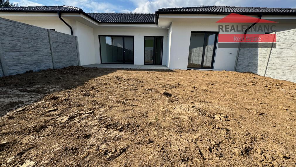 POSLEDNÝ VOĽNÝ, dokončenie v štandarde!!! NOVOSTAVBA 4.-izb. RD, hliníkové žalúzie, 2x park. miesto, obec Dolná Krupá