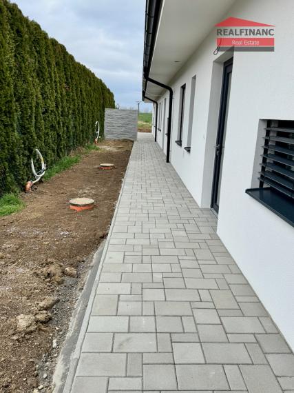 POSLEDNÝ VOĽNÝ, dokončenie v štandarde!!! NOVOSTAVBA 4.-izb. RD, hliníkové žalúzie, 2x park. miesto, obec Dolná Krupá