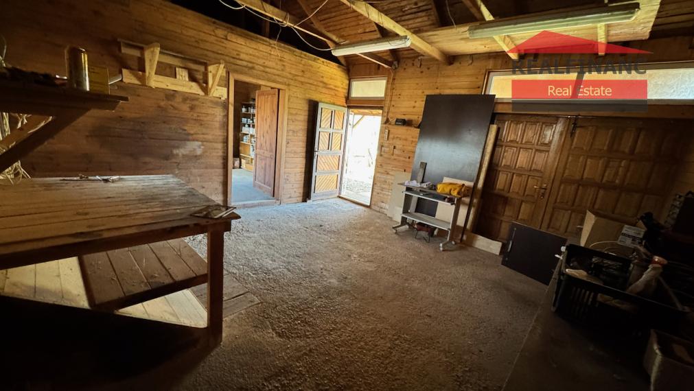 Na predaj rodinný dom s 10 árovým pozemkom a podnikateľským potenciálom v obci Veľké Kostoľany