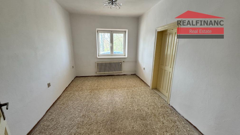 Na predaj rodinný dom s 10 árovým pozemkom a podnikateľským potenciálom v obci Veľké Kostoľany