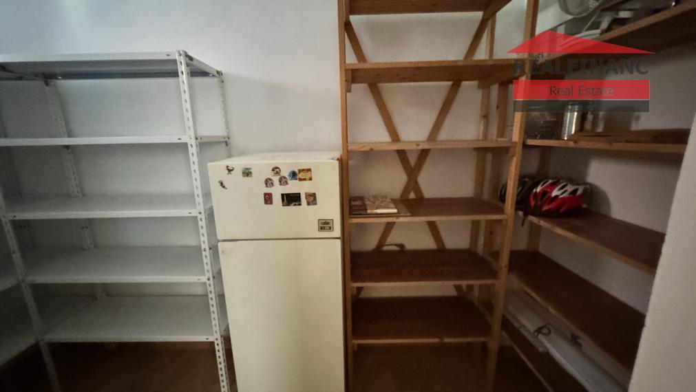 Na predaj rodinný dom s 10 árovým pozemkom a podnikateľským potenciálom v obci Veľké Kostoľany