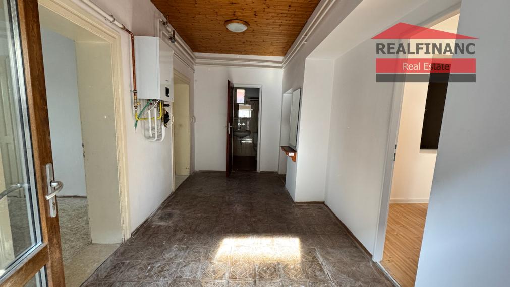 Na predaj rodinný dom s 10 árovým pozemkom a podnikateľským potenciálom v obci Veľké Kostoľany