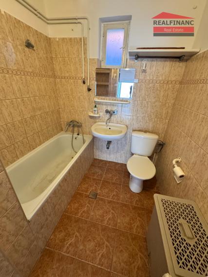 Na predaj rodinný dom s 10 árovým pozemkom a podnikateľským potenciálom v obci Veľké Kostoľany