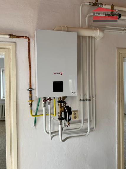 Na predaj rodinný dom s 10 árovým pozemkom a podnikateľským potenciálom v obci Veľké Kostoľany