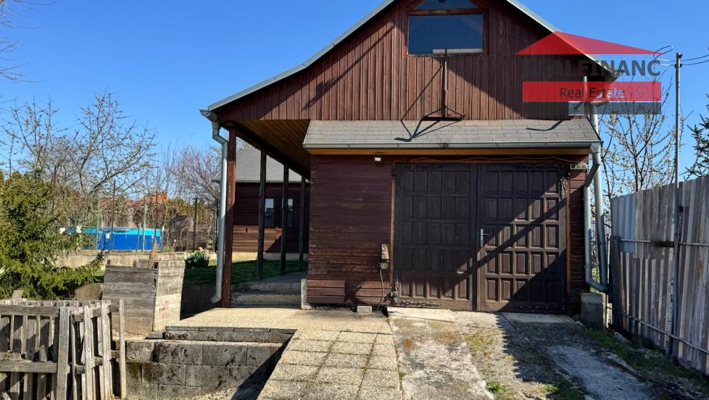 Na predaj rodinný dom s 10 árovým pozemkom a podnikateľským potenciálom v obci Veľké Kostoľany