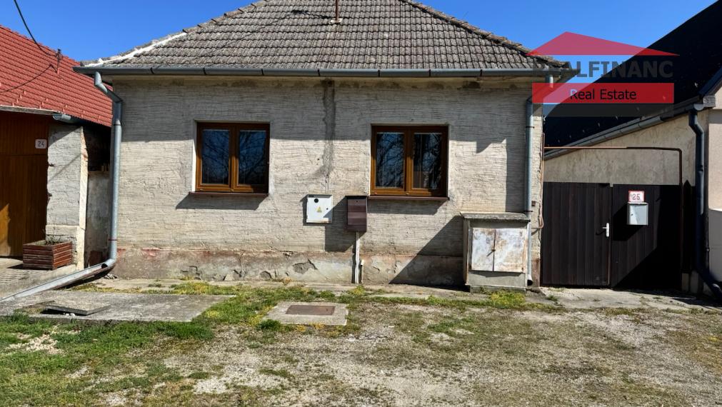 Na predaj rodinný dom s 10 árovým pozemkom a podnikateľským potenciálom v obci Veľké Kostoľany