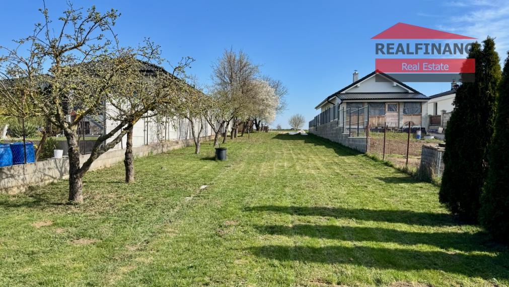 Na predaj slnečný stavebný pozemok o rozlohe 534m2, všetky IS, Záhumenská ul. Veľké Kostoľany