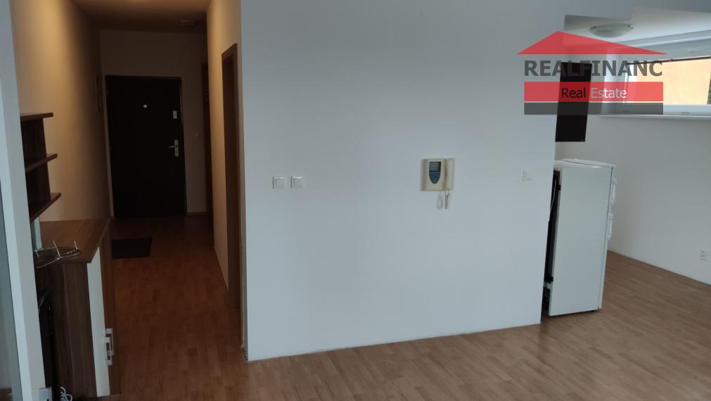 Prenájom 1 izb. byt s parkovacím miestom T.Vansovej 4/A
