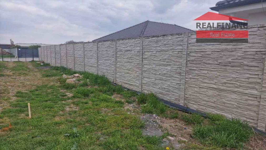 REALFINANC – 100% aktuálny! Predaj stavebný pozemok so stavebným povolením v obci Voderady.