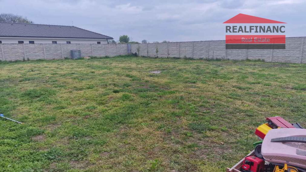 REALFINANC – 100% aktuálny! Predaj stavebný pozemok so stavebným povolením v obci Voderady.