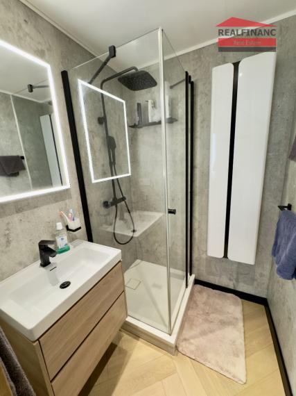 TEHLOVÝ 3.-izb. kompl. zrekonštruovaný byt s balkónom, 70m2, klíma, 5x vstavaná skriňa, Koniarekova ul.