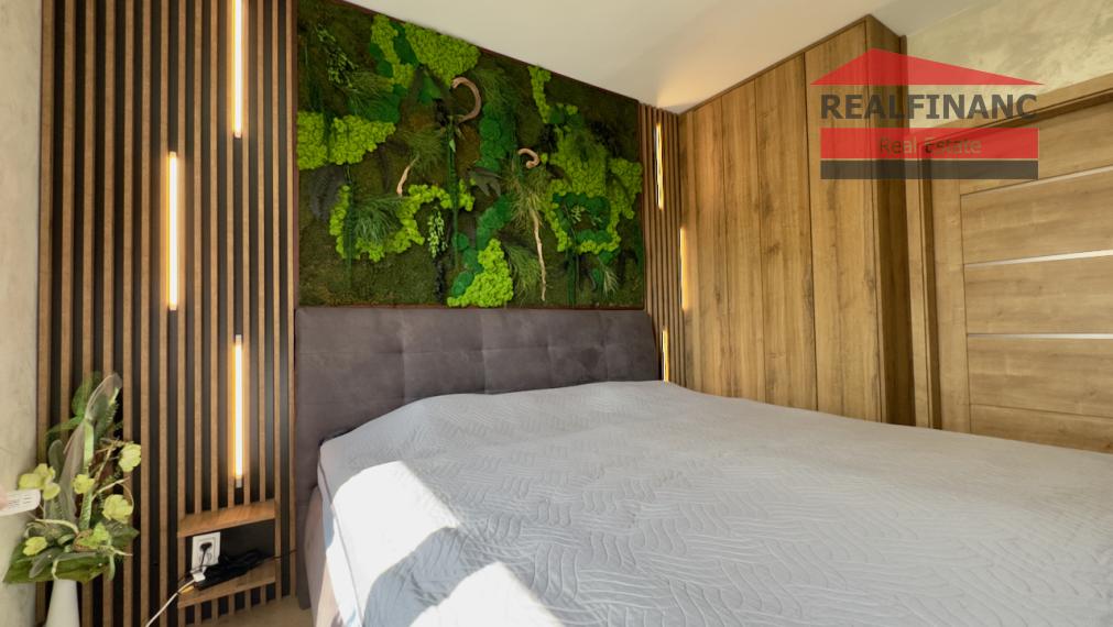 TEHLOVÝ 3.-izb. kompl. zrekonštruovaný byt s balkónom, 70m2, klíma, 5x vstavaná skriňa, Koniarekova ul.