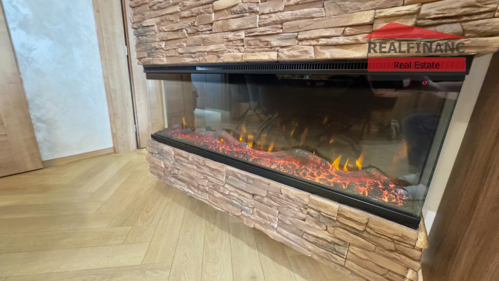 TEHLOVÝ 3.-izb. kompl. zrekonštruovaný byt s balkónom, 70m2, klíma, 5x vstavaná skriňa, Koniarekova ul.